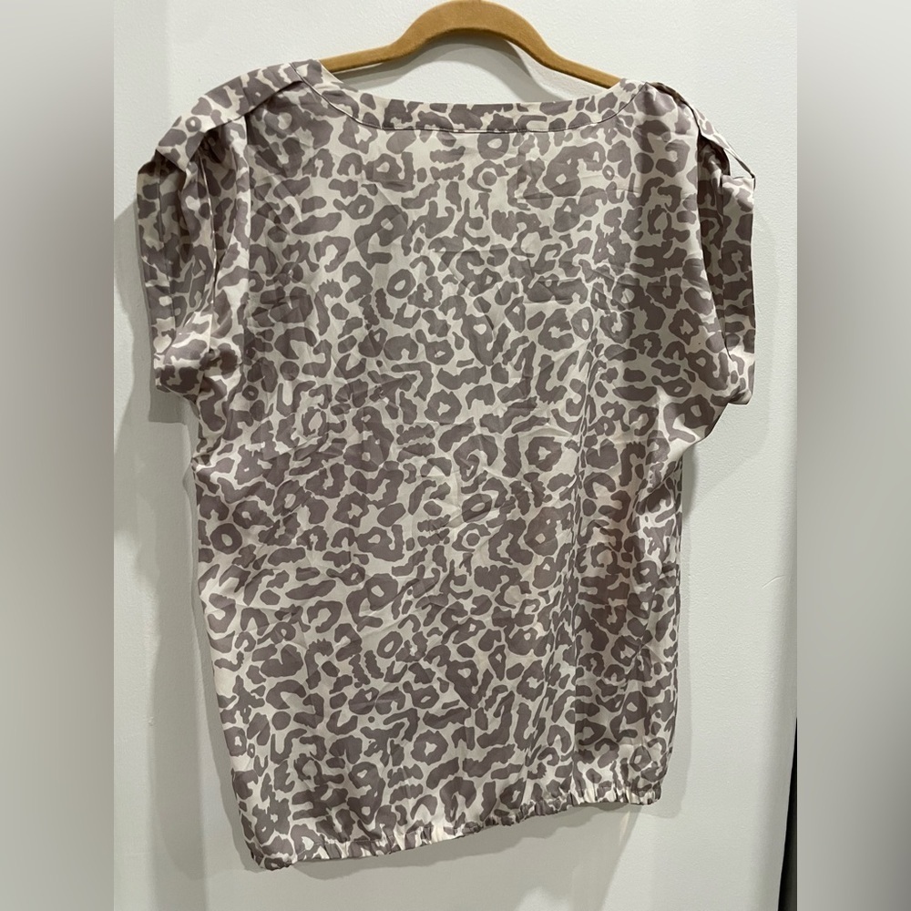Ann Taylor LOFT Women's Animal Print Blouse - Cream and Gray - Picture 5 of 7